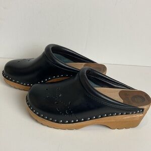 Troentorps Leaf Punch Clogs in Black Size 36 US 5 -5.5 Gorp Scandi Girl Granola